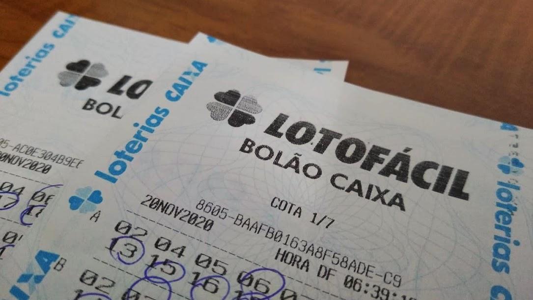 resultado da lotofácil 2110 - na imagem, dois bilhetes da lotofácil para cosulta de resultados