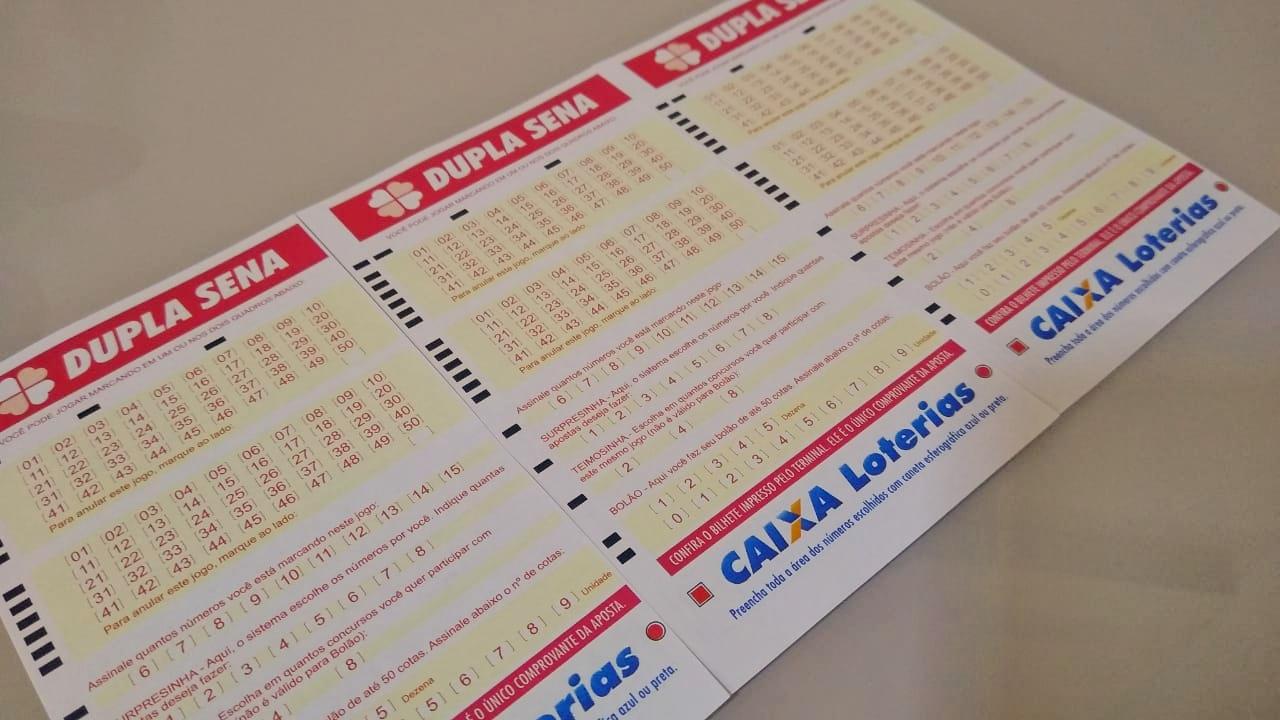 resultado da dupla sena 2183 - A imagem mostra três volantes da Dupla sena