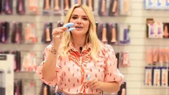 Ex-BBB Marcela revela que já usou vibrador em público