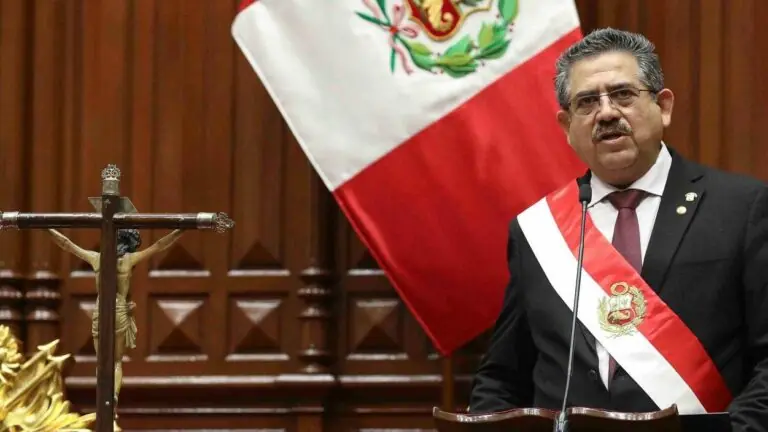 Presidente interino do Peru renuncia após protestos mortais