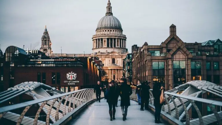 Reino Unido eleva nível de ameaça terrorista para grave após ataques na Europa