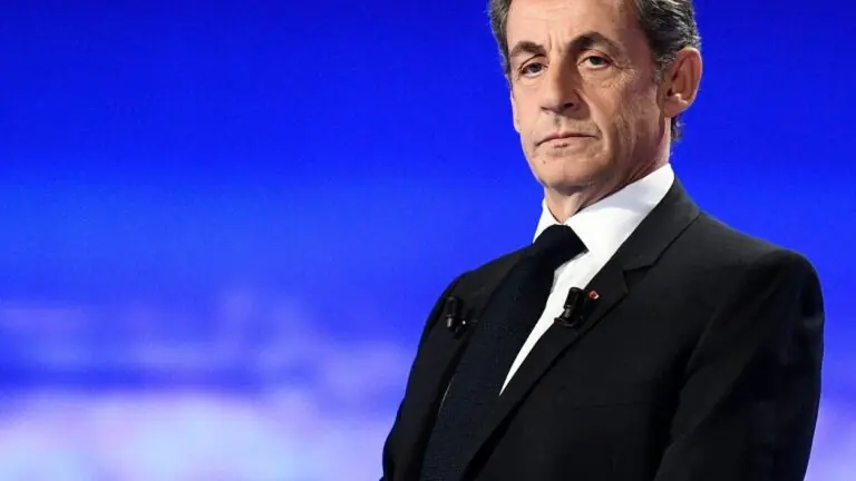 Ex-presidente francês Sarkozy é julgado por corrupção