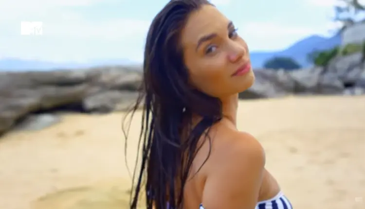 Stefani Bays de A Fazenda 12 no De Férias com o Ex