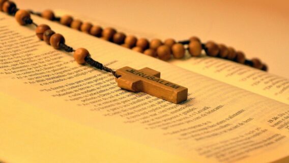 Salve Rainha completa: oração para rezar todos os dias