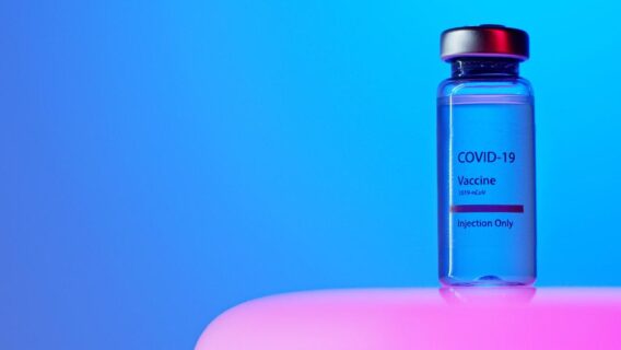 Vacina Oxford é até 90% eficaz na prevenção do coronavírus, mostram os testes