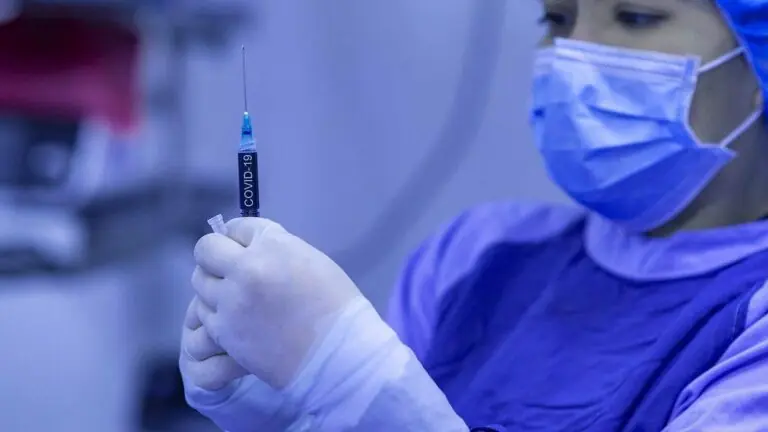 Vacina da Pfizer oferece 90% de proteção contra a covid-19