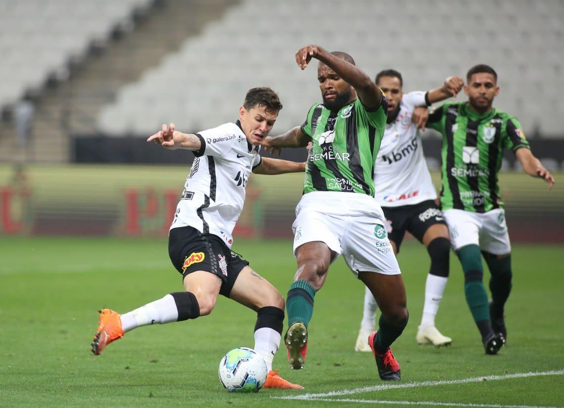 Corinthians x América MG entram em campo às 21h30