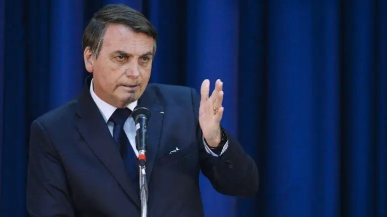 VÍDEO: questionado sobre auxílio, Bolsonaro diz: ‘pergunta pro vírus’