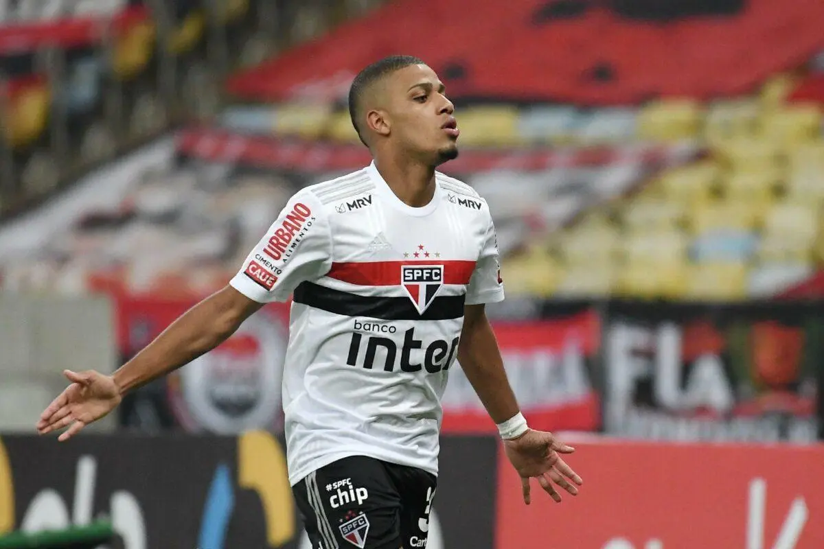 Com dois de Brenner, São Paulo vence Flamengo por 2 a 1