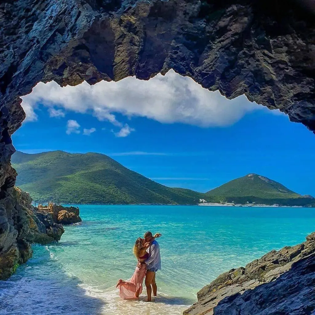 Casal apaixonado no caribe brasileiro