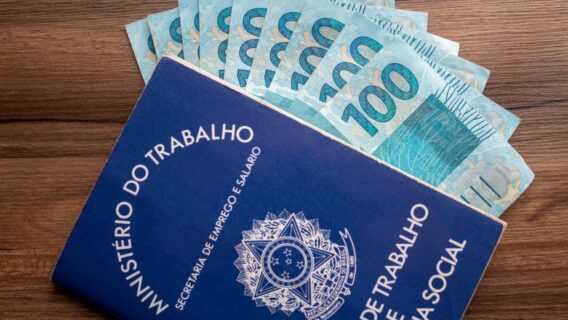 Qual o valor do 13º salário de quem foi contratado no meio do ano?