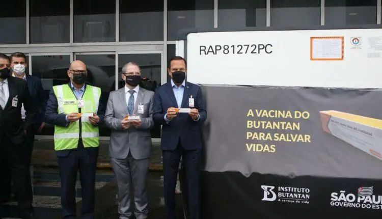 CoronaVac chega em São Paulo - Peões de A Fazenda perderam momento