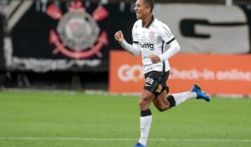 Davó comemora gol do Corinthians contra o Internacional