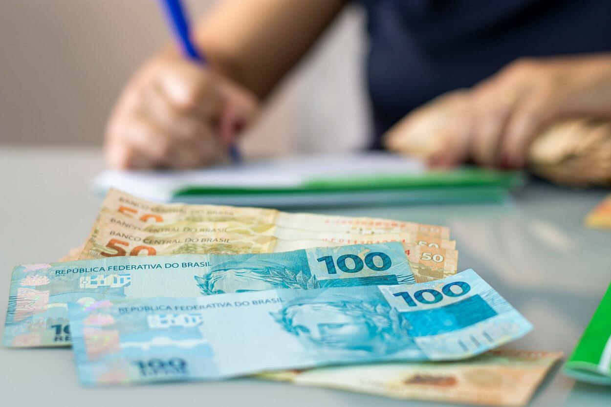 custo com cesta básica é quatro vezes maior que o salário mínimo