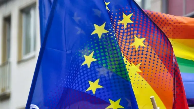 Comissão Europeia apresenta estratégia sobre direitos LGBT+
