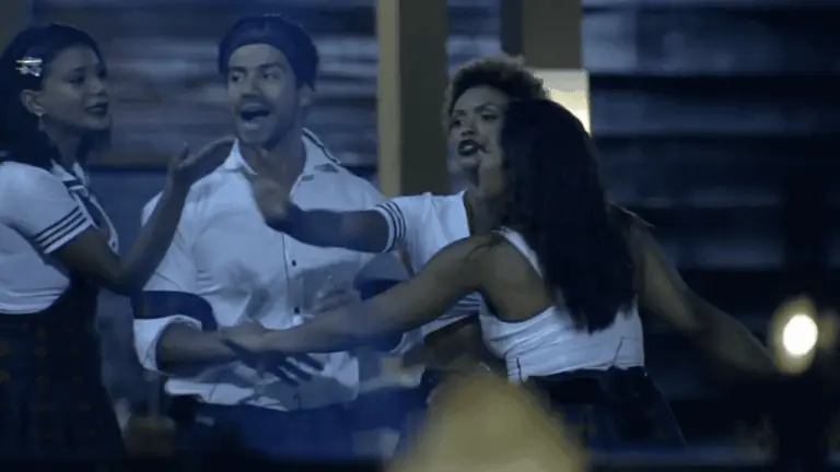 A Fazenda 2020: Tays e Jake brigam por causa de Biel e peões precisam apartar