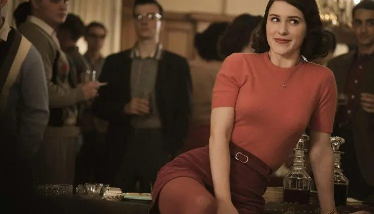 O visual de Midge vai evoluindo