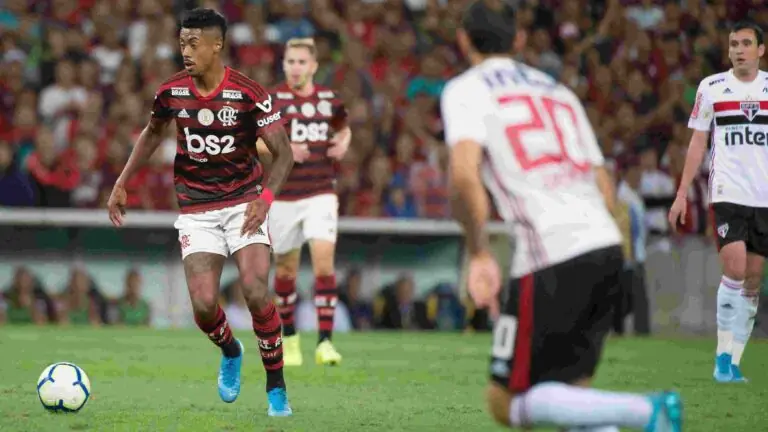 Flamengo x São Paulo se enfrentam neste domingo; veja onde assistir