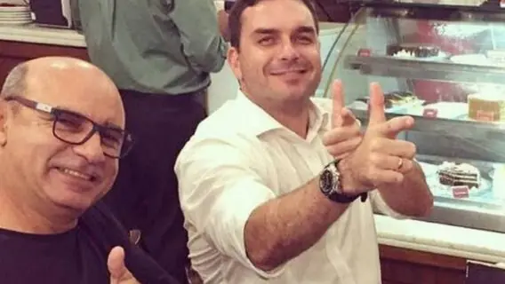 Flávio Bolsonaro é denunciado pelo MP por ‘rachadinha’; entenda o caso