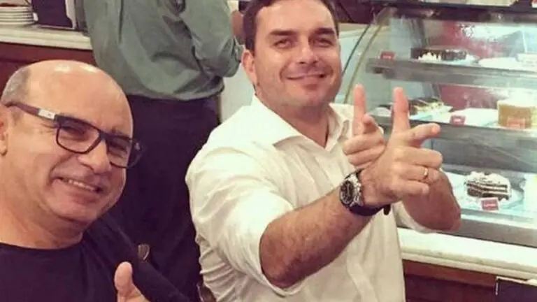 Flávio Bolsonaro é denunciado pelo MP por ‘rachadinha’; entenda o caso