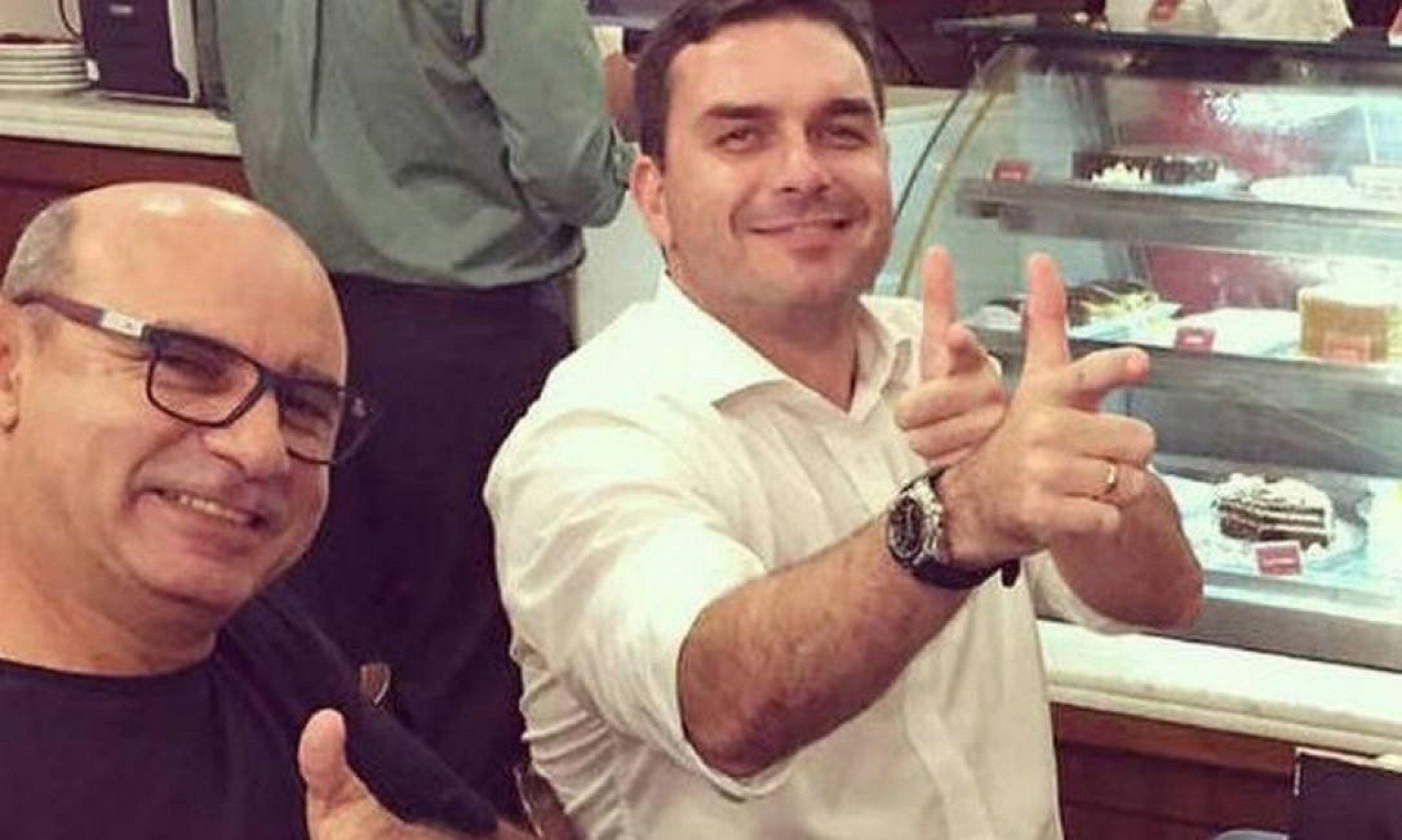 Flávio bolsonaro é denunciado pelo ministério público por "rachadinha"