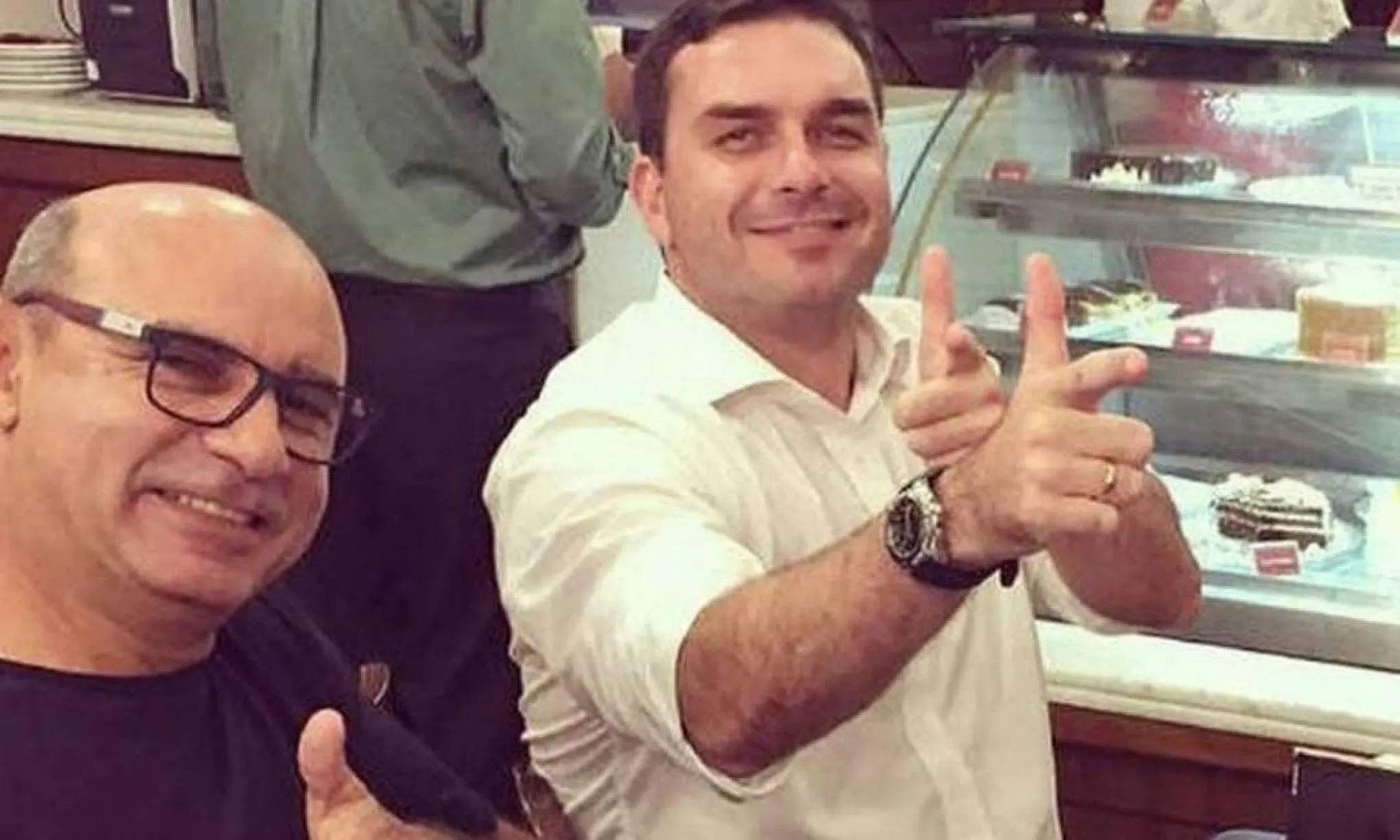 Flávio Bolsonaro é denunciado pelo Ministério Público por "rachadinha"