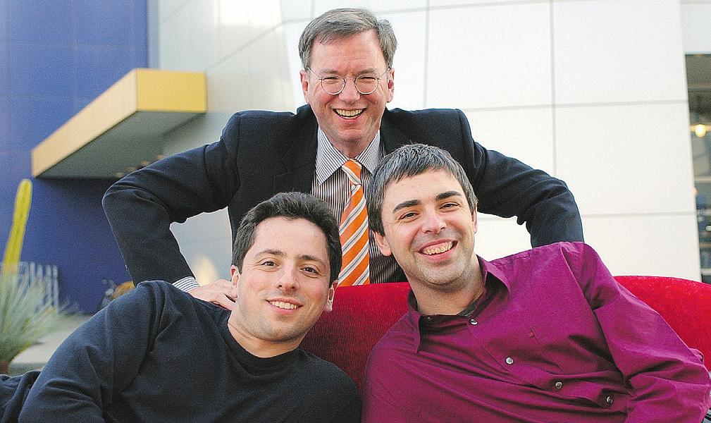CEO do Google, Eric, ao lado dos fundadores