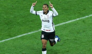 Davó fez o gol da vitória do Corinthians e deve seguir na equipe titular