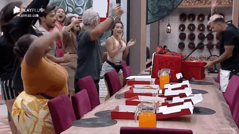 A Fazenda 2020: produção libera e peões recebem pizza de aplicativo