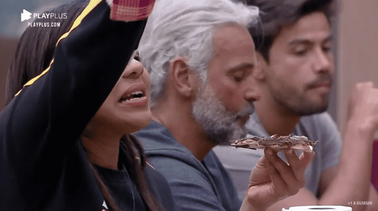 Tays Reis e Mateus Carrieri m noite de pizza em A Fazenda 2020