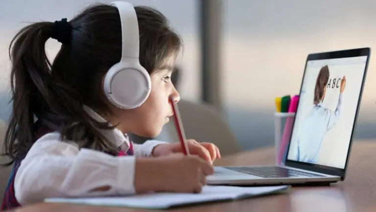 Inscritos no Bolsa Família podem ter internet de graça, sugere PL