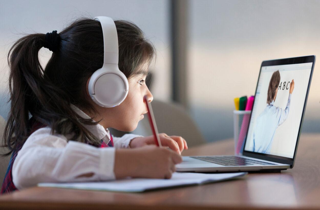 aula online com acesso à internet