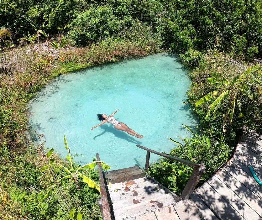 Mulher aproveita dia nos parques ambientais do Jalapão
