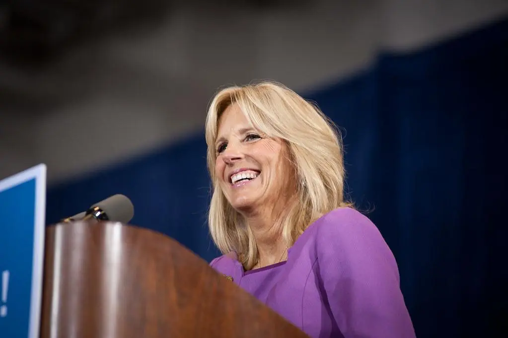 jill biden em campanha de joe biden para presidência dos eua