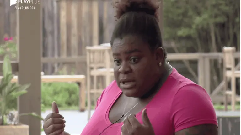 A Fazenda 12: Jojo passa mal, toca o sino e pede atendimento médico