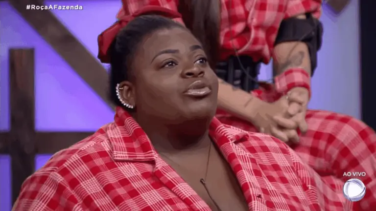 A Fazenda 12: Jojo conclui tese e dá a letra sobre racismo reverso