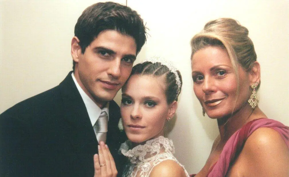 resumo de Laços de Família