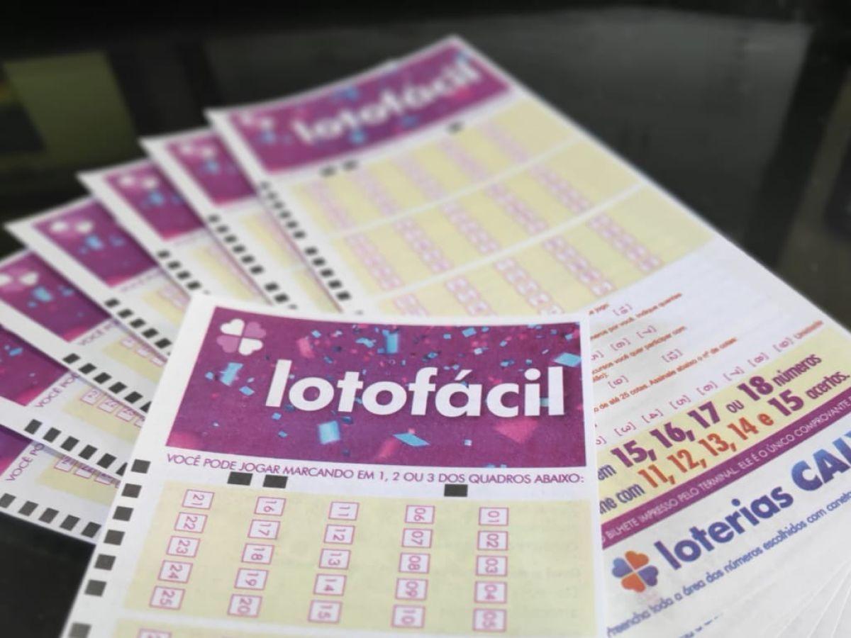 Lotofácil concurso 2081 - a imagem mostra volantes da Lotofácil