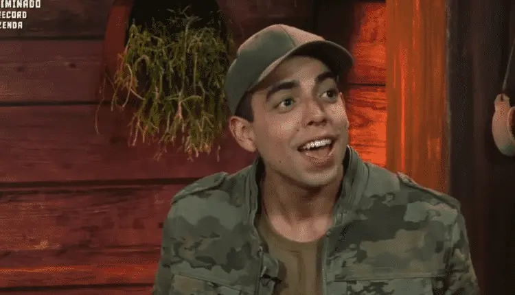 Imagem de Lucas Selfie na live do eliminado - Enquete A Fazenda 12