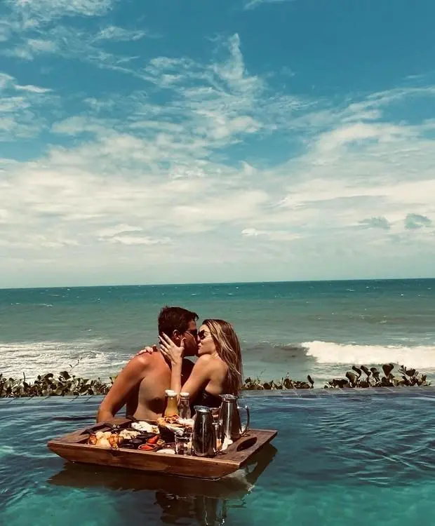 luma costa e e seu café da manhã flutuante