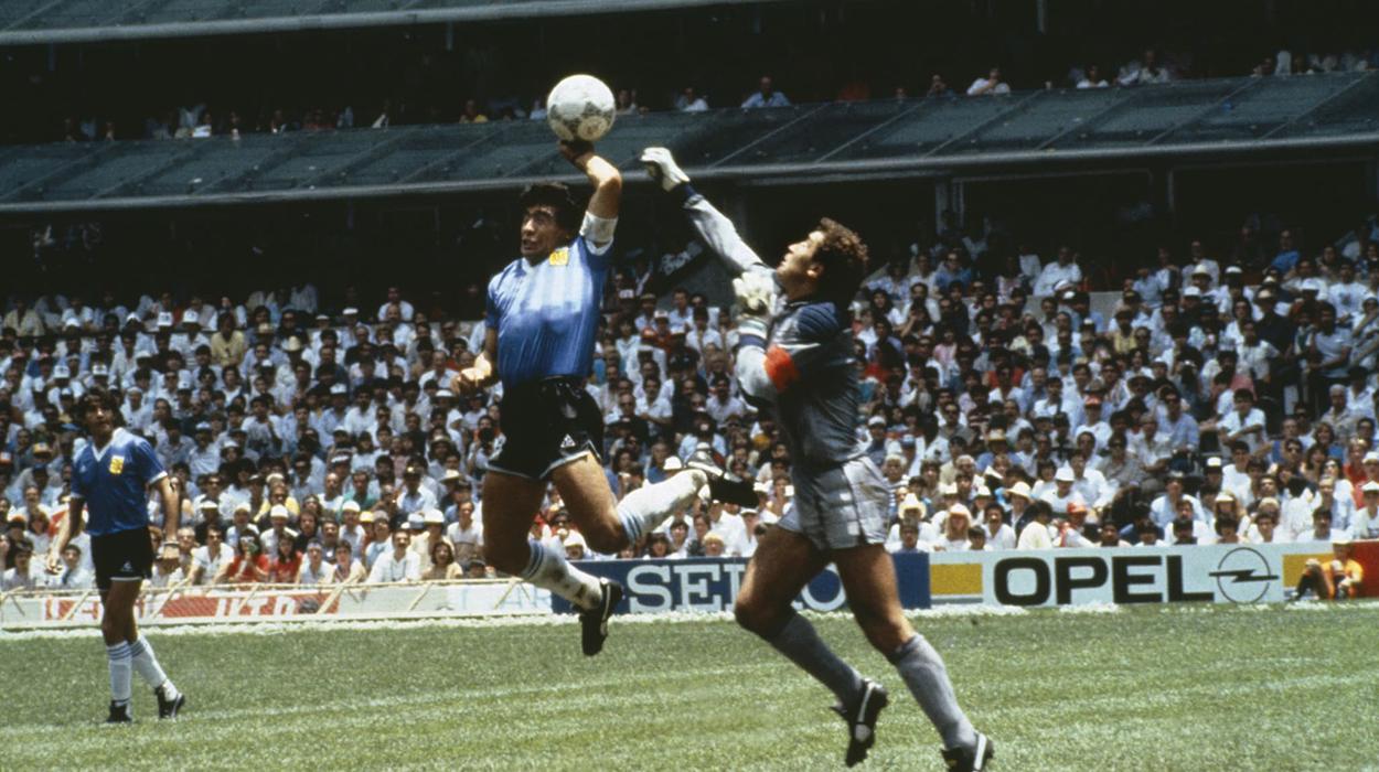 Maradona e a mano de dios