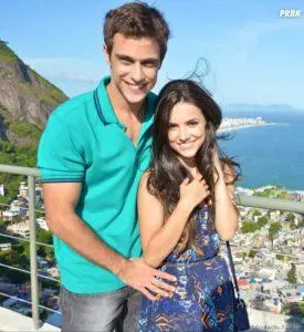 Na imagem Manu Gavassi e seu par Ronny Kriwat, em 'Em Família'