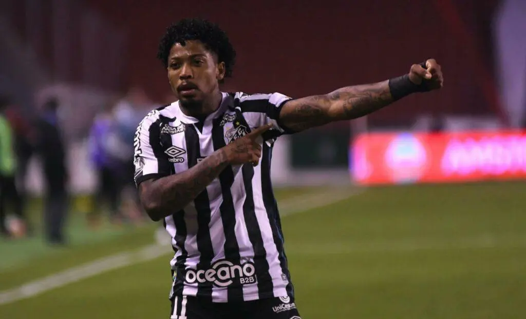 Imagem mostra um dos mitos do Cartola FC, Marinho