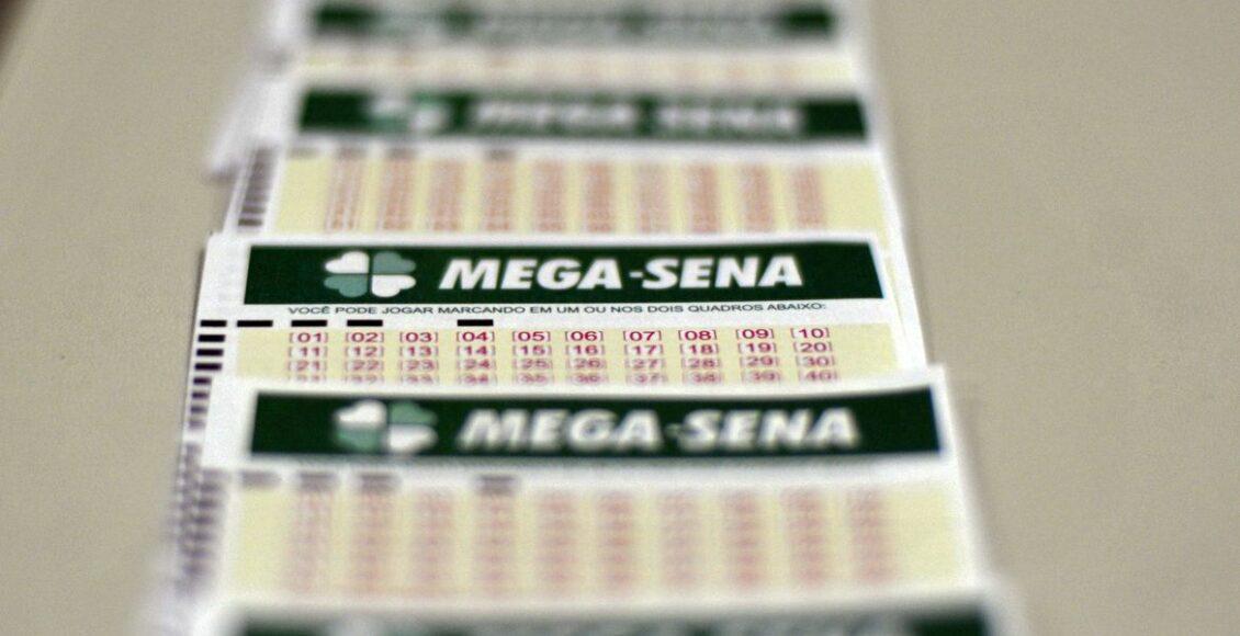 Mega Sena 2321 - a imagem mostra uma fileira de volantes da Mega-Sena