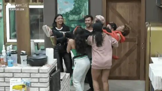 A Fazenda 12: com Jojo fazendeira, peões recriam ‘meme do caixão’ com Biel e Lidi