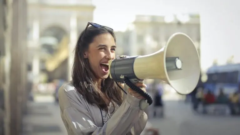 Micro influenciadores: quem são e como utilizá-los na sua estratégia digital