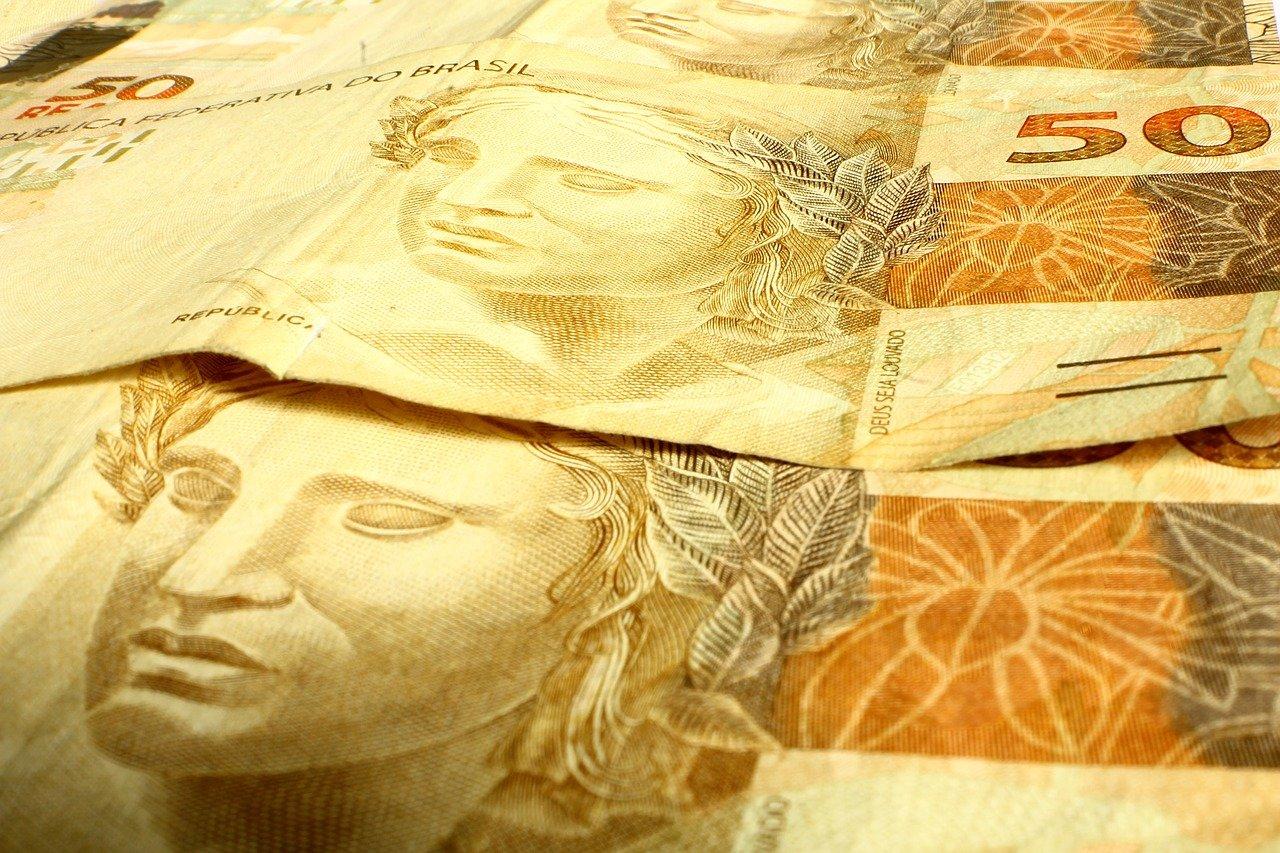 Notas de R$ 50. Cesta básica SP