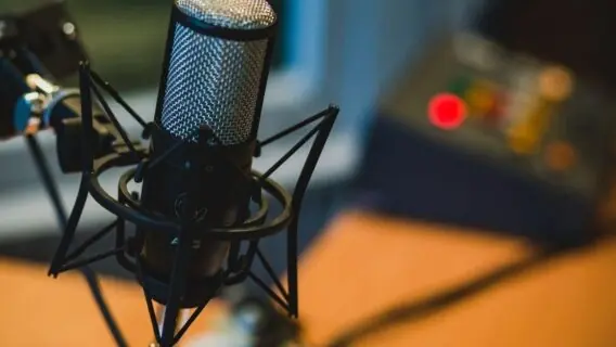 Descubra o que é e como criar um podcast do zero