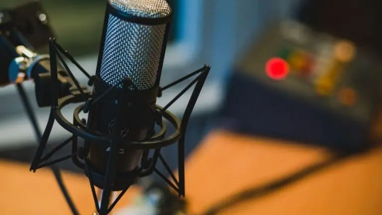 Descubra o que é e como criar um podcast do zero