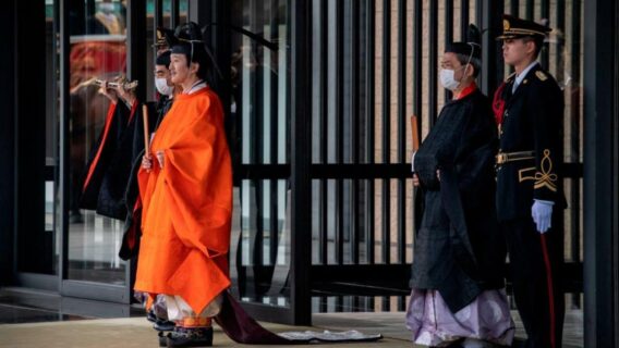 Japão declara príncipe Akishino como herdeiro do trono